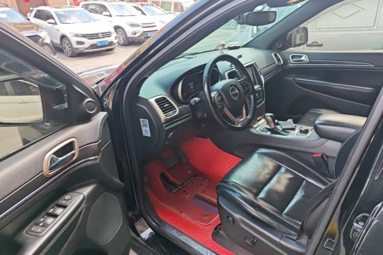 Used Jeep Grand Cherokee 2016 3.0L Elite Navigation Edition Driver Seat