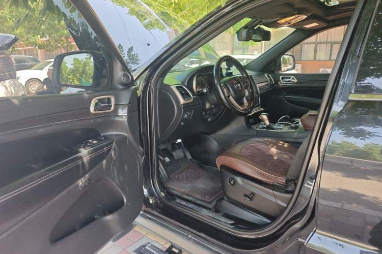 Used Jeep Grand Cherokee 2016 3.0L Comfort Navigation Edition Driver Seat