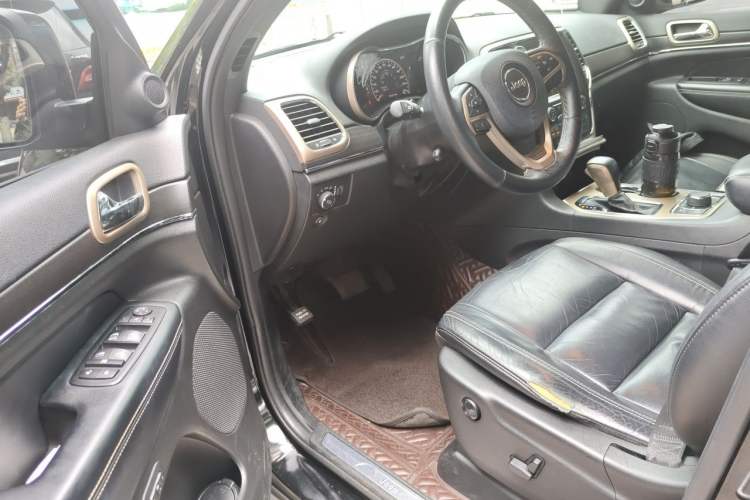 Used Jeep Grand Cherokee 2016 3.0L Comfort Navigation Edition Driver Seat