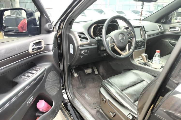Used Jeep Grand Cherokee 2016 3.0L Elite Navigation Edition Driver Seat