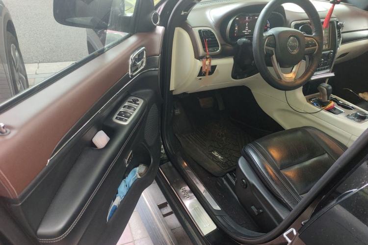 Used Jeep Grand Cherokee 2016 3.0L Comfort Navigation Edition Driver Seat