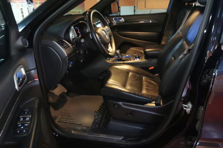 Used Jeep Grand Cherokee 2016 3.0L Comfort Navigation Edition Driver Seat