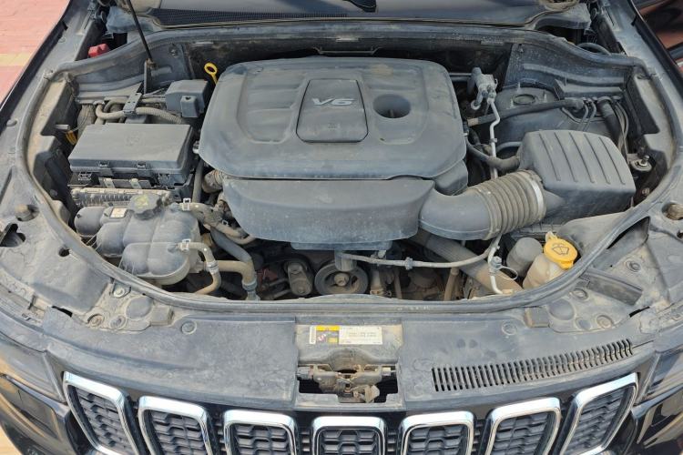 Used Jeep Grand Cherokee  Engine Bay