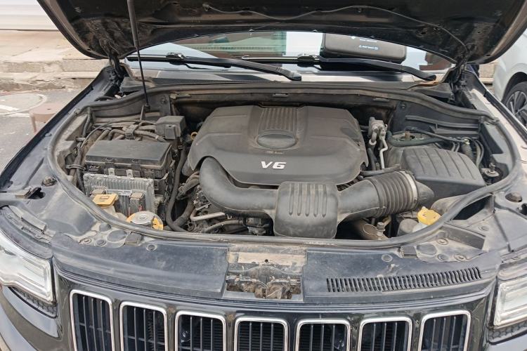 Used Jeep Grand Cherokee 2016 3.0L Elite Navigation Edition Engine Bay
