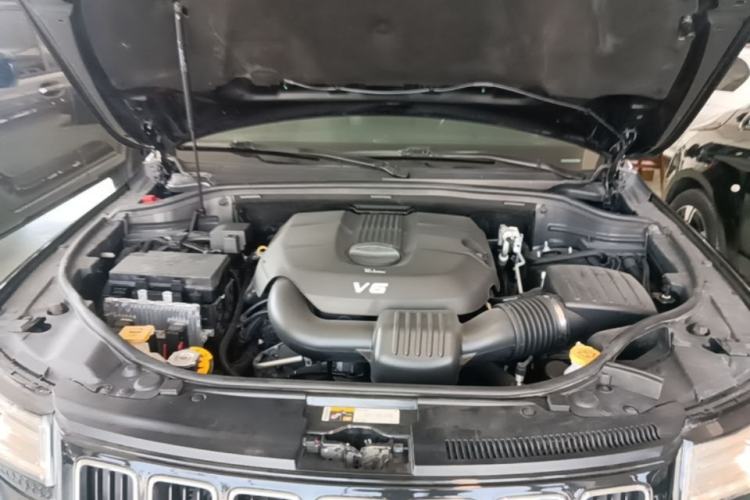 Used Jeep Grand Cherokee 2016 3.0L Comfort Navigation Edition Engine Bay