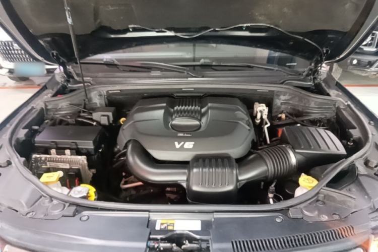 Used Jeep Grand Cherokee 2016 3.0L Elite Navigation Edition Engine Bay