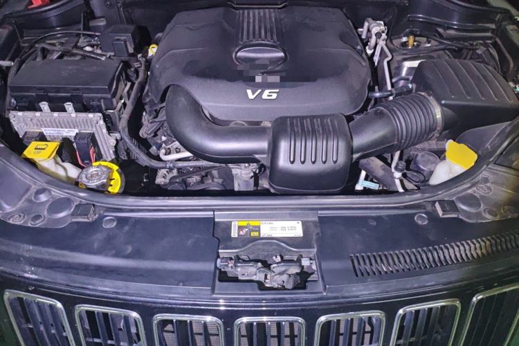 Used Jeep Grand Cherokee 2016 3.0L Elite Navigation Edition Engine Bay