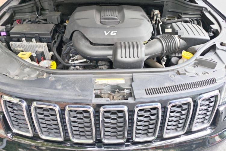 Used Jeep Grand Cherokee 2016 3.0L Comfort Navigation Edition Engine Bay