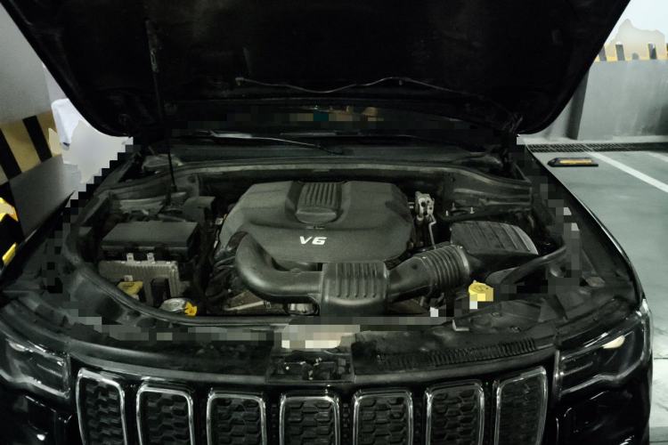 Used Jeep Grand Cherokee 2016 3.0L Comfort Navigation Edition Engine Bay
