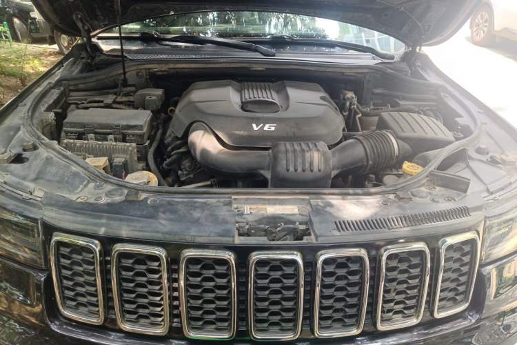 Used Jeep Grand Cherokee 2016 3.0L Comfort Navigation Edition Engine Bay