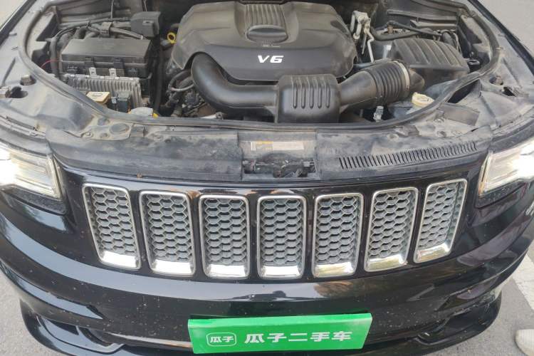 Used Jeep Grand Cherokee 2016 3.0L Elite Navigation Edition Engine Bay
