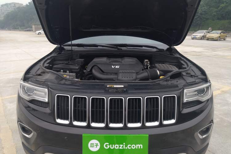 Used Jeep Grand Cherokee 2016 3.0L Comfort Navigation Edition Engine Bay