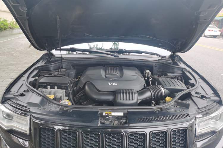 Used Jeep Grand Cherokee 2016 3.0L Comfort Navigation Edition Engine Bay