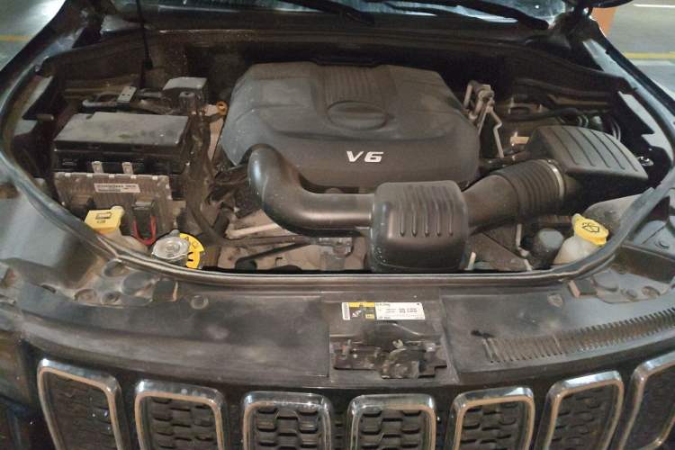 Used Jeep Grand Cherokee 2016 3.0L Comfort Navigation Edition Engine Bay