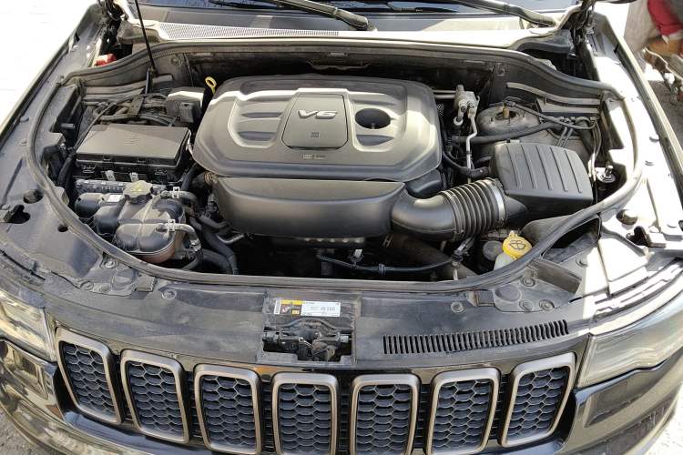 Used Jeep Grand Cherokee 2016 3.6L 75th Anniversary Tribute Edition Engine Bay