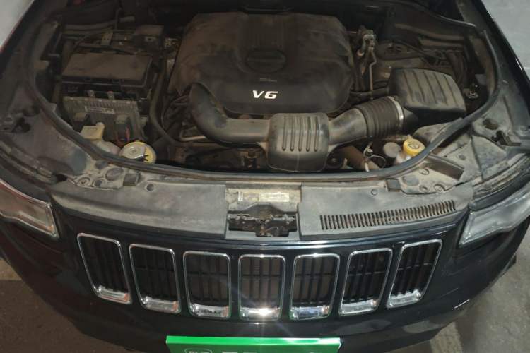 Used Jeep Grand Cherokee 2016 3.0L Comfort Navigation Edition Engine Bay