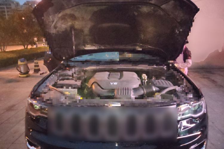 Used Jeep Grand Cherokee 2016 3.0L Elite Navigation Edition Engine Bay