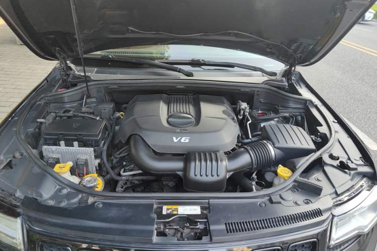 Used Jeep Grand Cherokee 2016 3.0L Comfort Navigation Edition Engine Bay