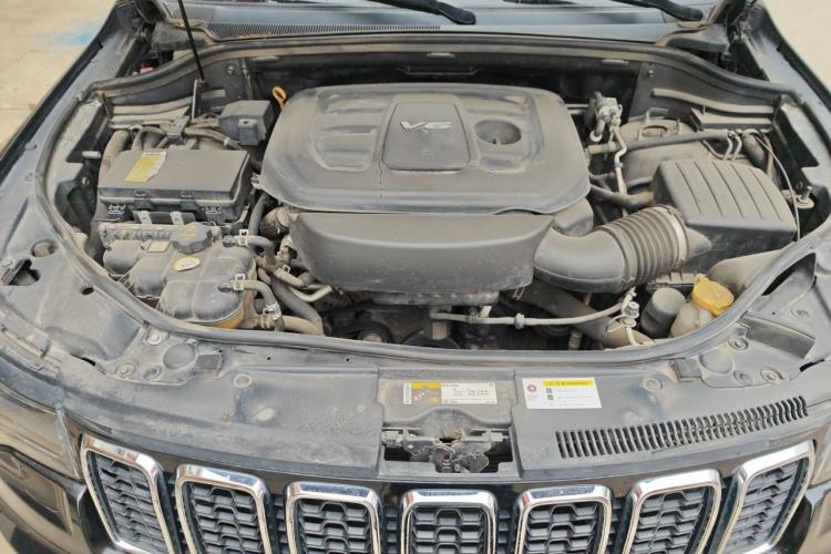 Used Jeep Grand Cherokee  Engine Bay