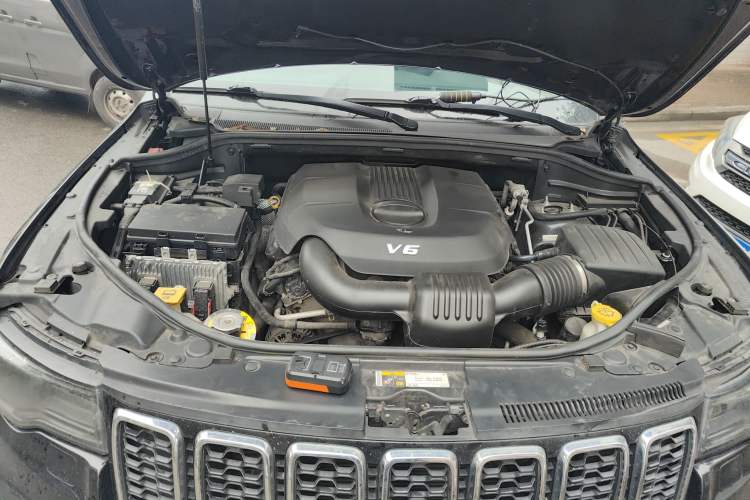Used Jeep Grand Cherokee 2016 3.0L Comfort Navigation Edition Engine Bay