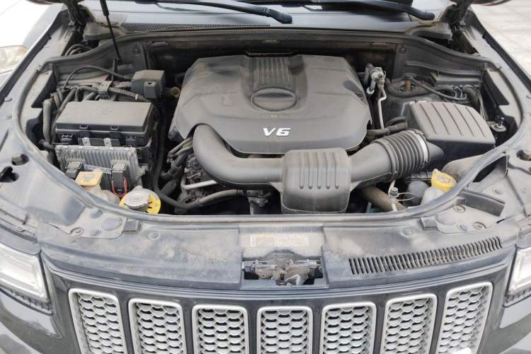 Used Jeep Grand Cherokee 2016 3.0L Elite Navigation Edition Engine Bay
