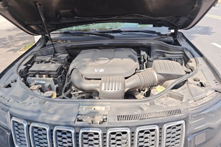 Used Jeep Grand Cherokee 2016 3.0L Comfort Navigation Edition Engine Bay