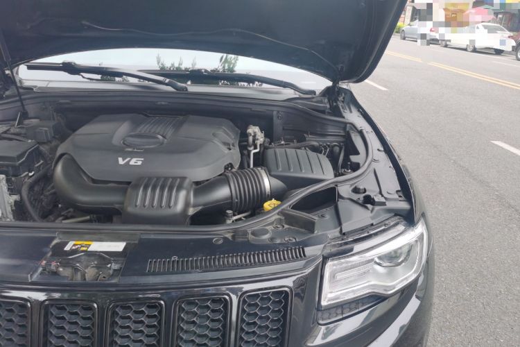 Used Jeep Grand Cherokee 2016 3.0L Comfort Navigation Edition Engine Bay Left