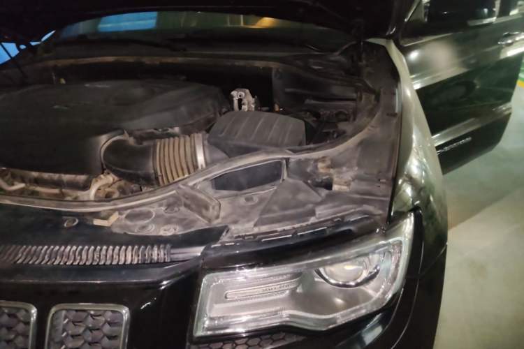 Used Jeep Grand Cherokee 2016 3.6L Luxury Navigation Edition Engine Bay Left