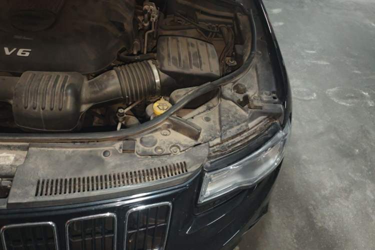 Used Jeep Grand Cherokee 2016 3.0L Comfort Navigation Edition Engine Bay Left