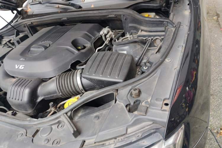 Used Jeep Grand Cherokee 2016 3.0L Comfort Navigation Edition Engine Bay Left