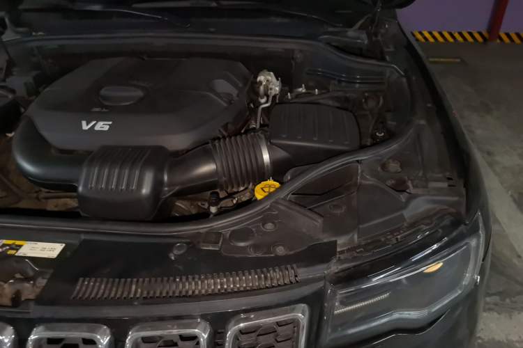 Used Jeep Grand Cherokee 2016 3.0L Comfort Navigation Edition Engine Bay Left