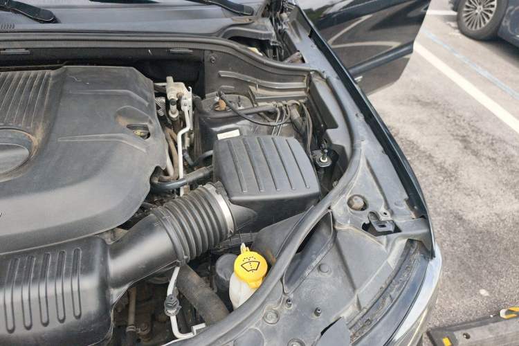 Used Jeep Grand Cherokee 2016 3.0L Elite Navigation Edition Engine Bay Left