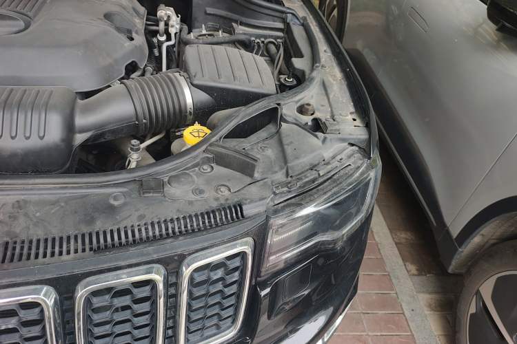 Used Jeep Grand Cherokee 2016 3.0L Comfort Navigation Edition Engine Bay Left