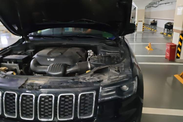 Used Jeep Grand Cherokee 2016 3.0L Comfort Navigation Edition Engine Bay Left