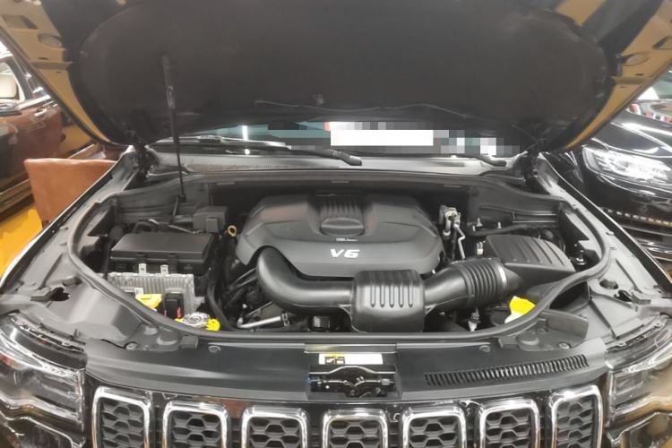 Used Jeep Grand Cherokee 2016 3.0L Comfort Navigation Edition Engine Bay