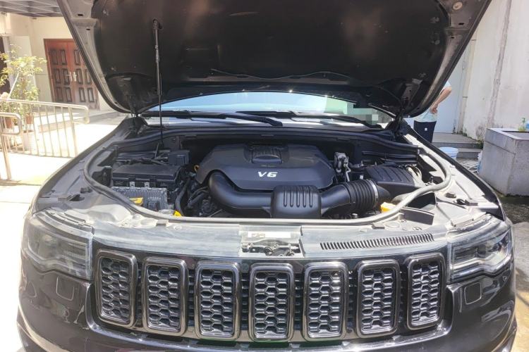 Used Jeep Grand Cherokee 2016 3.0L Comfort Navigation Edition Engine Bay