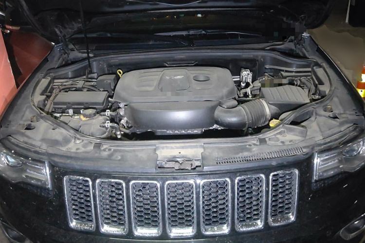 Used Jeep Grand Cherokee 2016 3.6L Luxury Navigation Edition Engine Bay