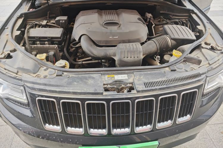 Used Jeep Grand Cherokee 2016 3.0L Elite Navigation Edition Engine Bay
