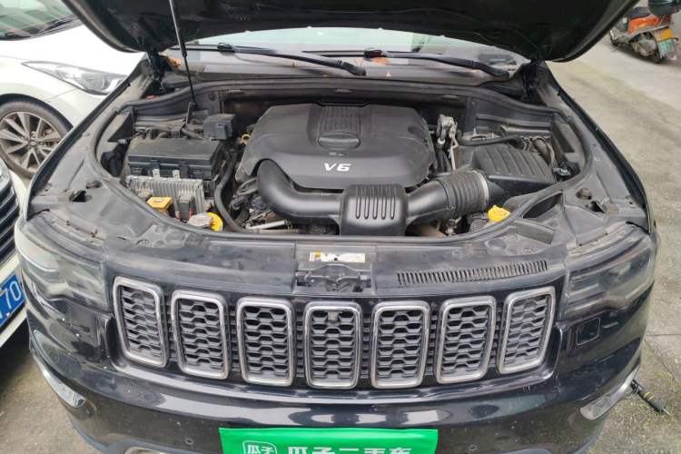 Used Jeep Grand Cherokee 2016 3.0L Comfort Navigation Edition Engine Bay