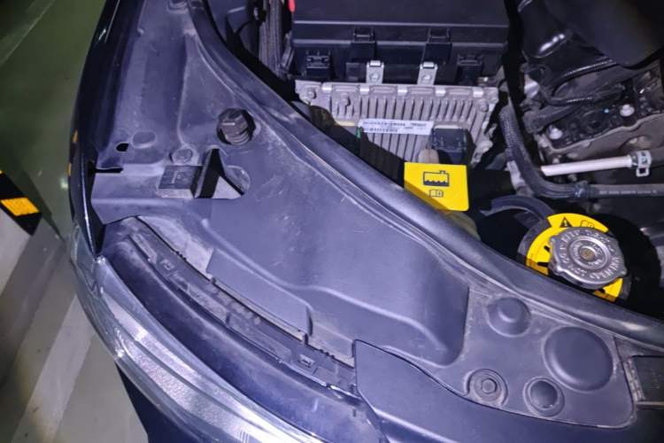 Used Jeep Grand Cherokee 2016 3.0L Elite Navigation Edition Engine Bay Right
