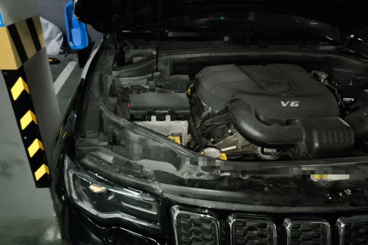 Used Jeep Grand Cherokee 2016 3.0L Comfort Navigation Edition Engine Bay Right