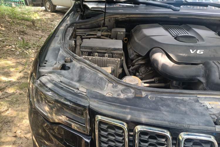 Used Jeep Grand Cherokee 2016 3.0L Comfort Navigation Edition Engine Bay Right