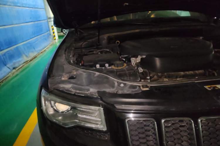 Used Jeep Grand Cherokee 2016 3.6L Luxury Navigation Edition Engine Bay Right