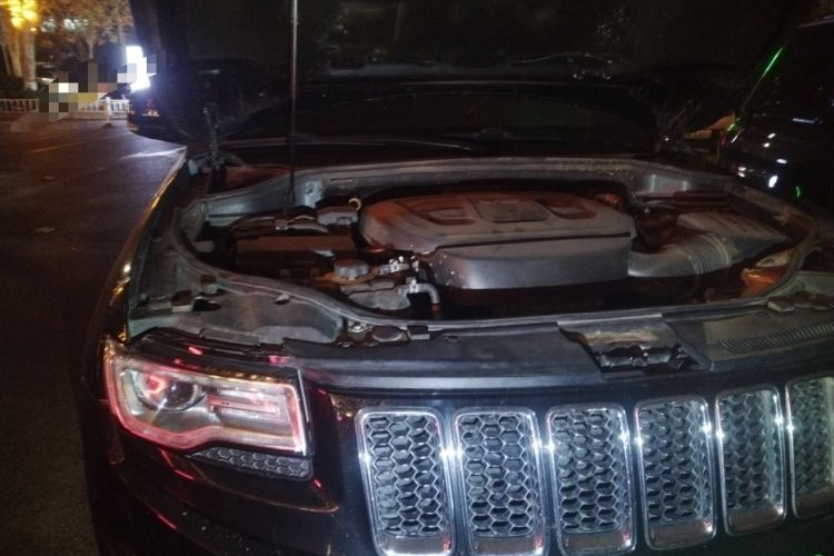Used Jeep Grand Cherokee 2016 3.6L Luxury Navigation Edition Engine Bay Right