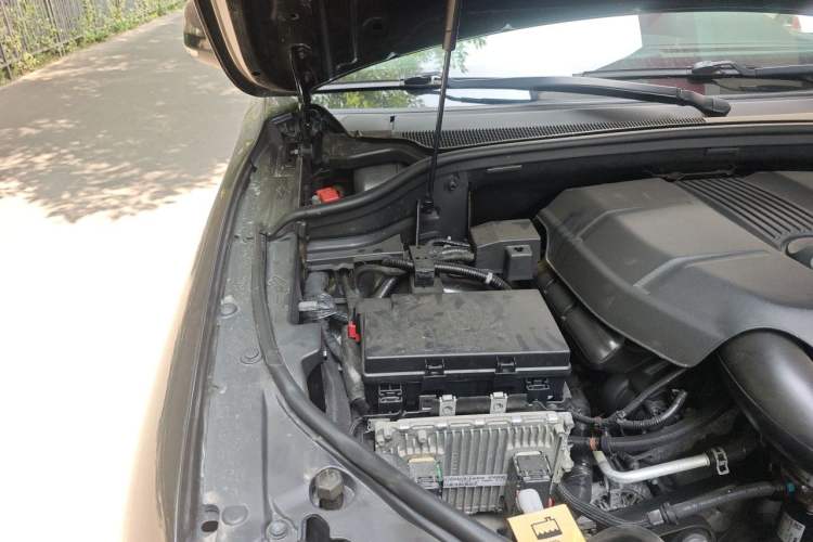 Used Jeep Grand Cherokee 2016 3.0L Comfort Navigation Edition Engine Bay Right