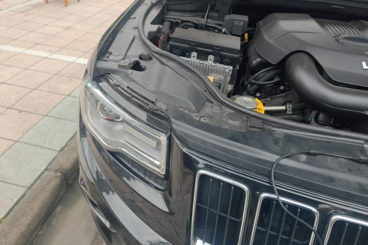 Used Jeep Grand Cherokee 2016 3.0L Comfort Navigation Edition Engine Bay Right
