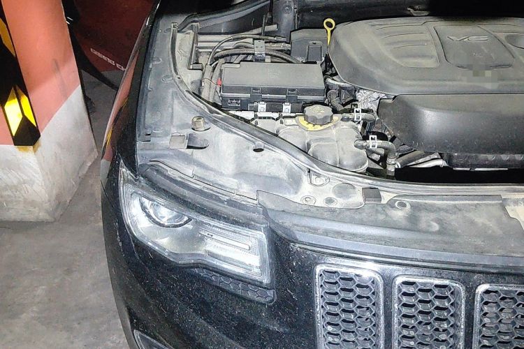 Used Jeep Grand Cherokee 2016 3.6L Luxury Navigation Edition Engine Bay Right