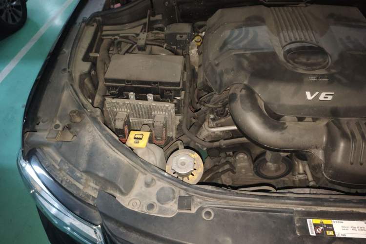 Used Jeep Grand Cherokee 2016 3.0L Comfort Navigation Edition Engine Bay Right