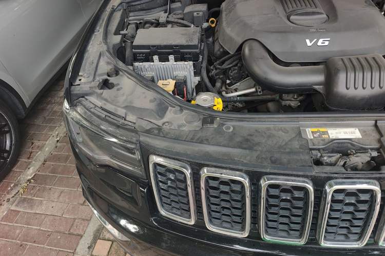 Used Jeep Grand Cherokee 2016 3.0L Comfort Navigation Edition Engine Bay Right
