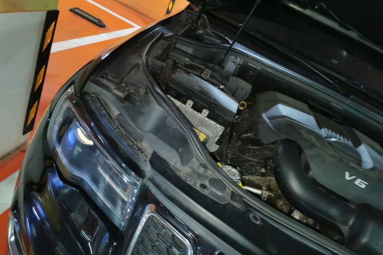 Used Jeep Grand Cherokee 2016 3.0L Comfort Navigation Edition Engine Bay Right